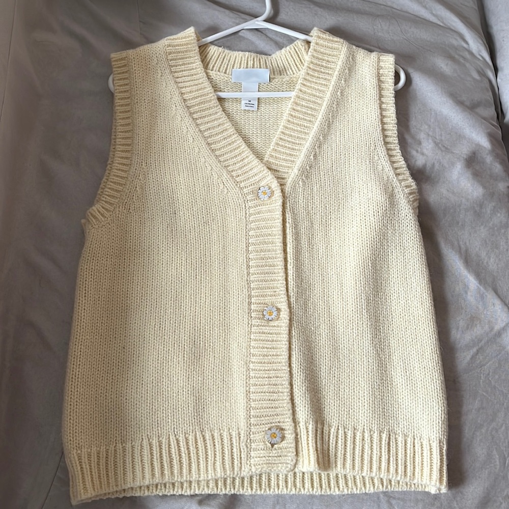 MONKI cream sweater vest with accent buttons